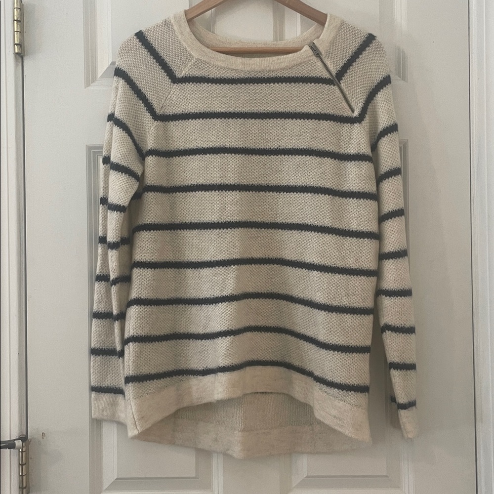 Abercrombie & Fitch Cream and Navy Crewneck Sweater with shoulder zip